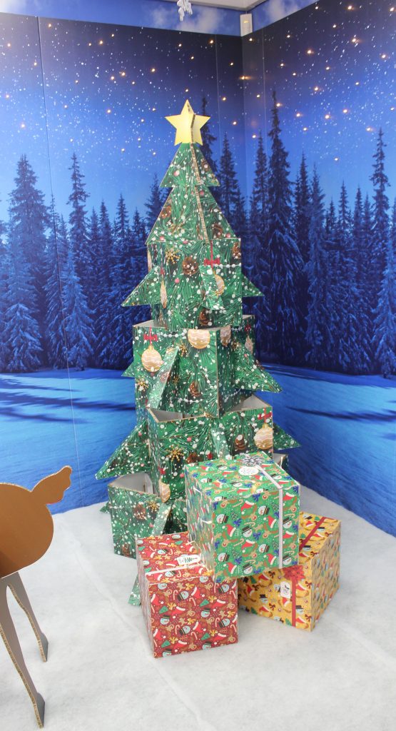 Eco-friendly christmas tree and presents 