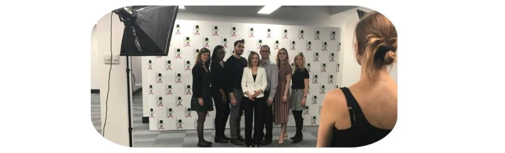 step and repeat pop up stand