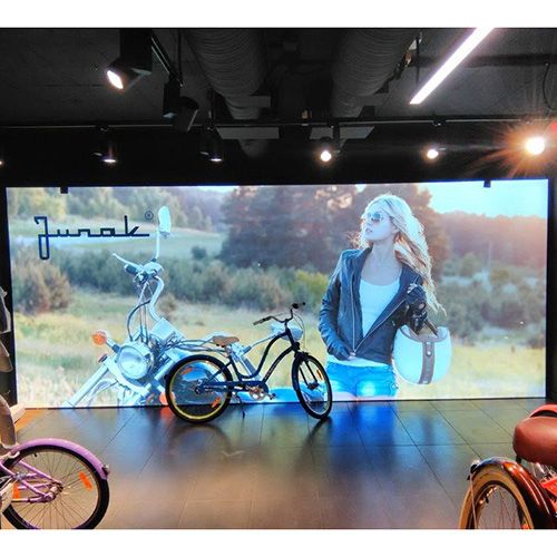 LuMax LED Light Box 5m Wide with a light weight aluminium frame. 