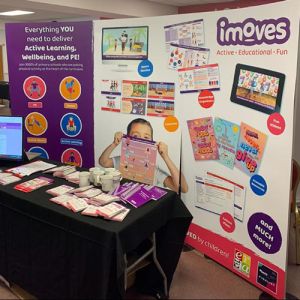 3m wide flexible exhibition stand used in a curve