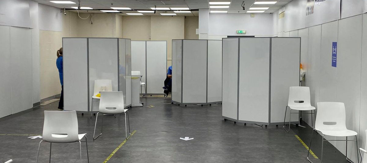 Mobi Easy Clean medical room dividers